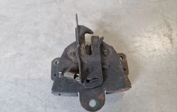 Mitsubishi L200 Engine bonnet/hood lock/catch