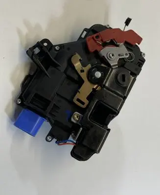 Volkswagen Golf V Rear door lock 7L0839016D