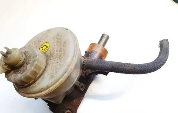 Volkswagen Golf III Master brake cylinder 1h1611307a