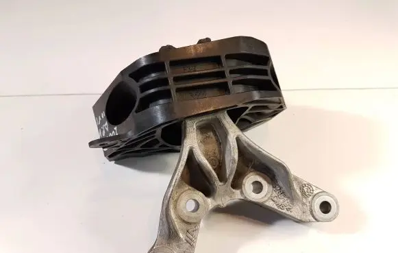 Peugeot 2008 II Engine mount bracket 265132