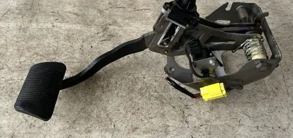 Lancia Thema Brake pedal 04779687AG