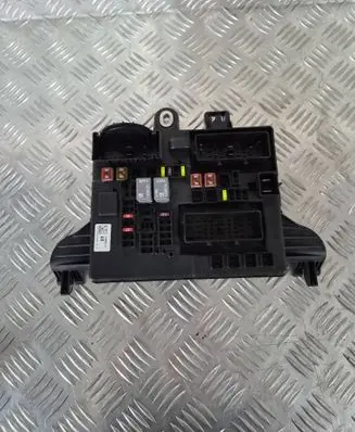 Opel Insignia A Fuse module 13485563