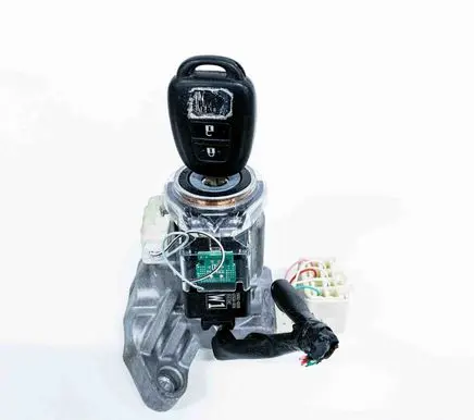 Toyota RAV 4 (XA40) Ignition lock 6255040020 6255040001