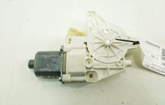 Mercedes-Benz C W204 Front door window regulator motor A2048200242
