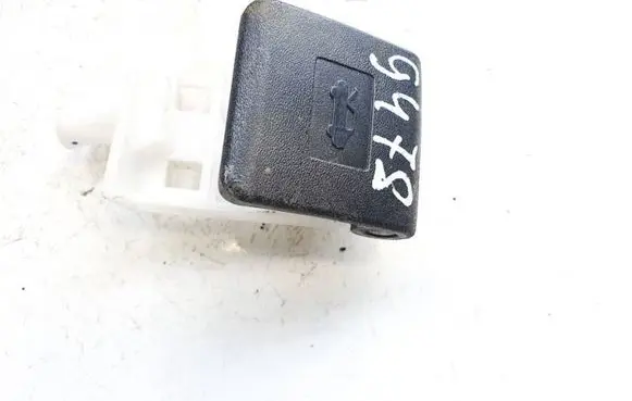 Toyota Avensis T270 Engine bonnet (hood) release handle