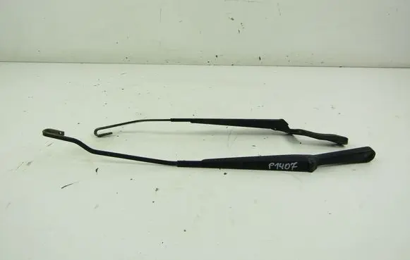 Skoda Fabia Mk1 (6Y) Front wiper blade arm 