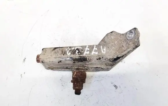 Chrysler 300M Engine mounting bracket