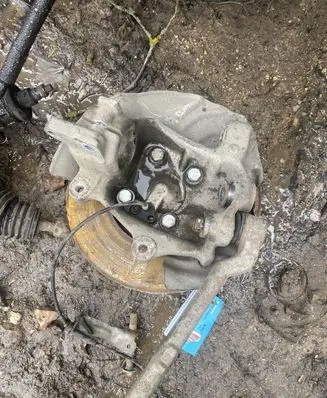 BMW 5 E39 Front wheel hub