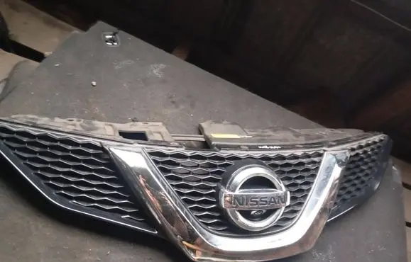 Front bumper upper radiator grill