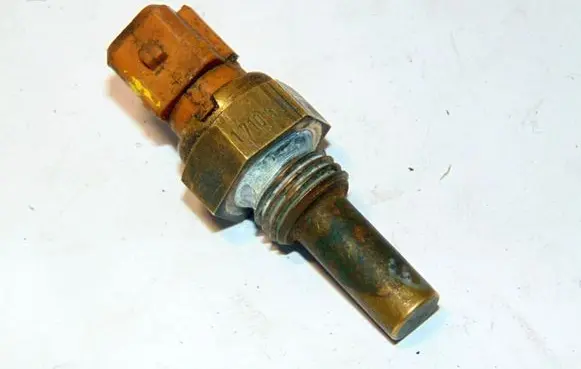 BMW 5 E34 Coolant temperature sensor 12621710511 1710511 12621710512