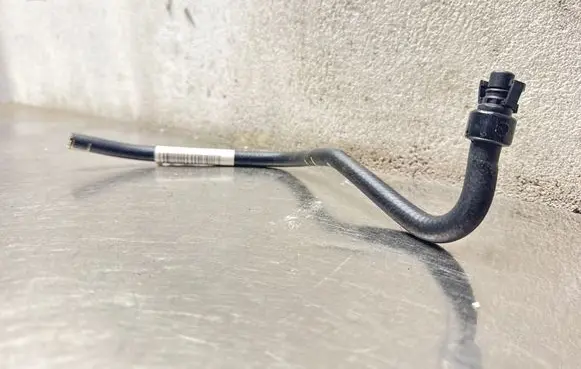 Opel Astra J Coolant pipe/hose 13251447
