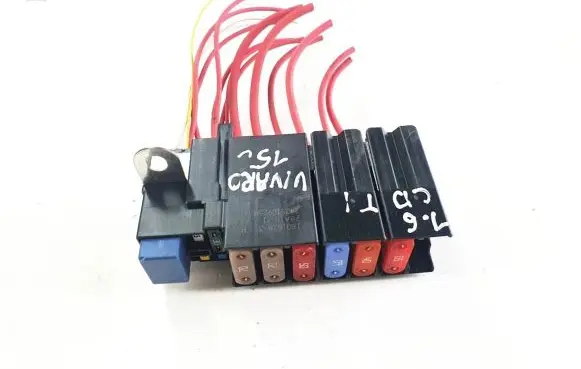 Opel Vivaro Fuse box set 243510925R 18016283 28A157