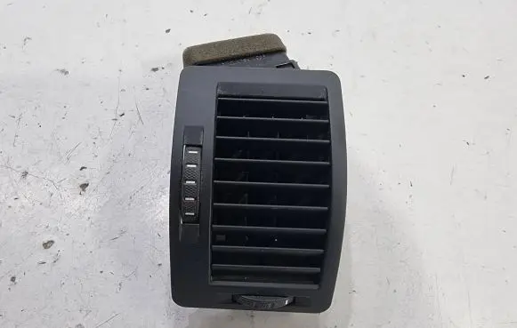 Skoda Octavia Mk2 (1Z) Dashboard side air vent grill/cover trim 1Z0819702A