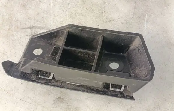 Front bumper mounting bracket