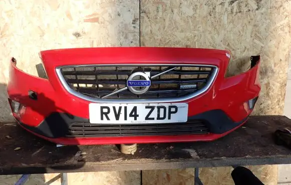 Volvo V40 Front bumper 31347085