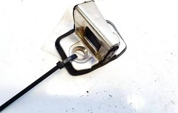 Audi A4 S4 B5 8D Front door lock loop/hook striker 
