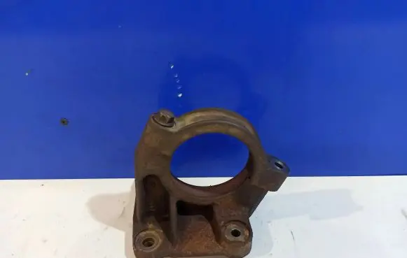 Volvo XC70 Driveshaft support bearing bracket 9143465
