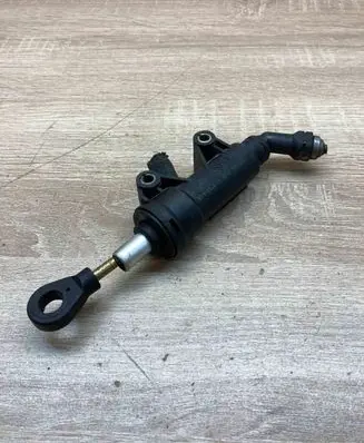 BMW 5 E39 Clutch master cylinder 6759220