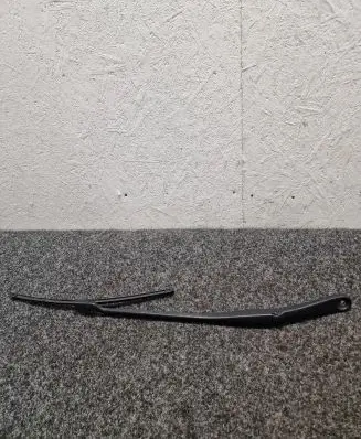 BMW 5 G30 G31 Front wiper blade arm 7474830
