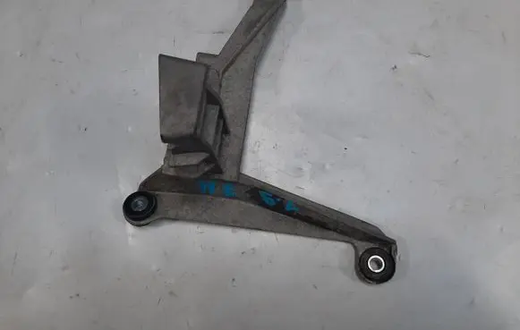Volkswagen Transporter - Caravelle T5 Gear shift cable bracket 7H0711781C