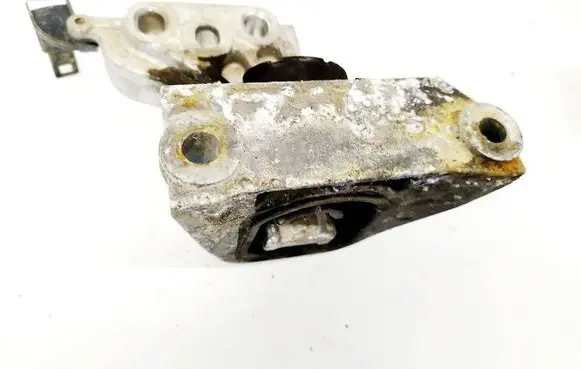 Honda Civic Engine mount bracket 