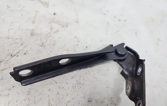 Audi A3 S3 8L Engine bonnet/hood hinges 8L0823302B