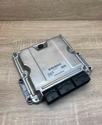 Volvo S40, V40 Engine control unit/module ECU 30630565 8200319960