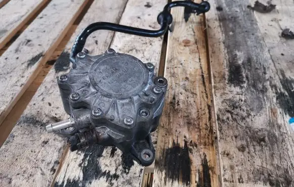 Volkswagen Golf V Fuel injection high pressure pump 03G145209D