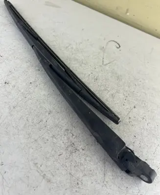 Rear wiper blade arm