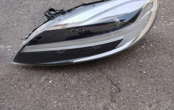 Volvo V40 Headlight/headlamp 32228483 0410180615