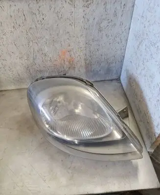 Renault Trafic II (X83) Headlight/headlamp 7700311372