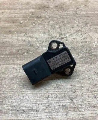 Volkswagen PASSAT B5 Air pressure sensor 038906051C 0281002401
