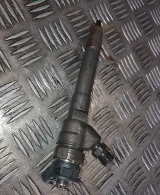 Opel Vivaro Fuel injector 0445110569