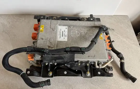 Voltage converter inverter