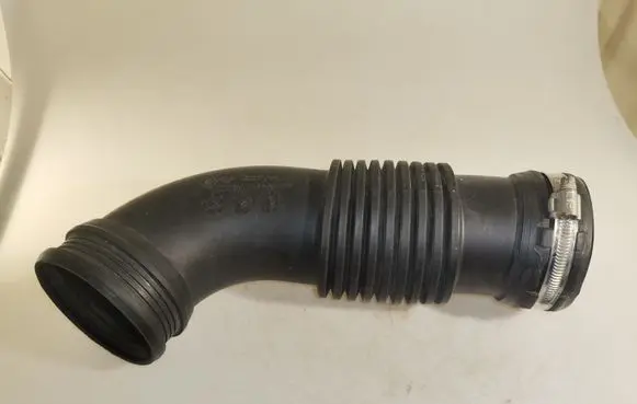 Renault Master III Engine coolant pipe/hose 165763705R