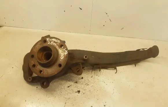 Volkswagen Touareg I Front wheel hub spindle knuckle 7L6407258A