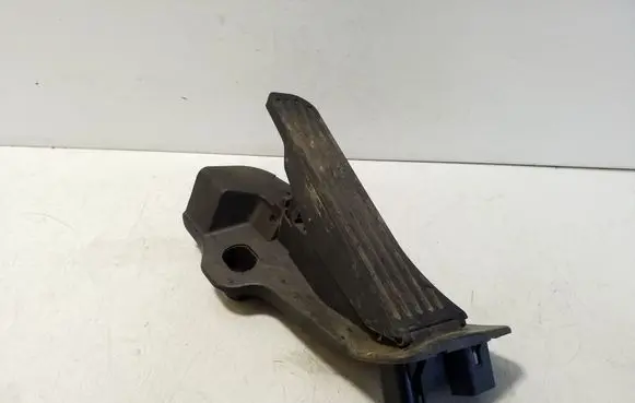 Audi Q3 8U Accelerator throttle pedal 65102100