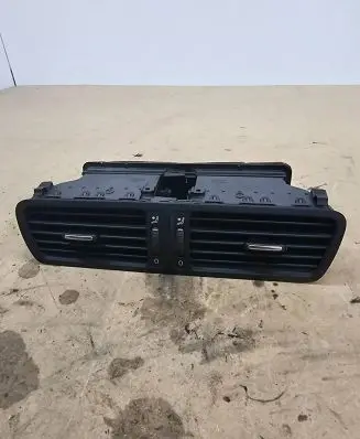 Volkswagen PASSAT B6 Dash center air vent grill 3C2819728 P0110957