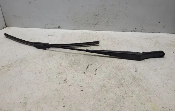 Volkswagen Touran I Windshield/front glass wiper blade 