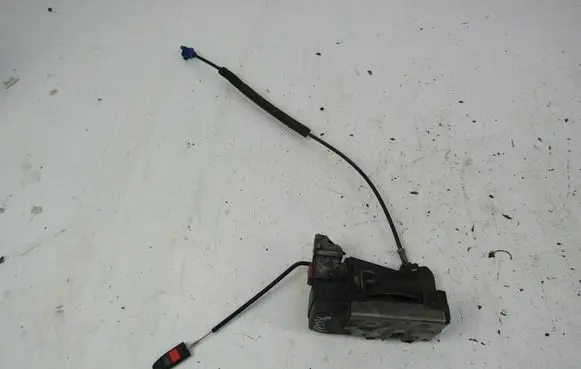 Opel Astra G Front door lock 