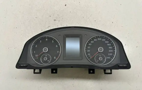 Volkswagen Golf Plus Speedometer (instrument cluster) 5M0920873
