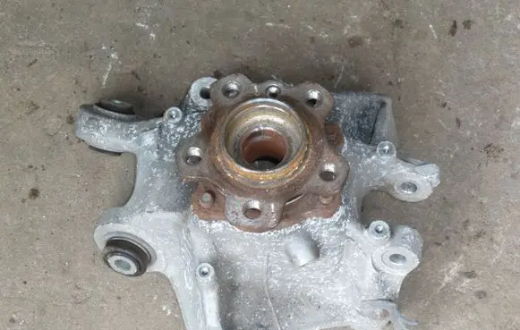 BMW 5 G30 G31 Rear wheel hub 6866337