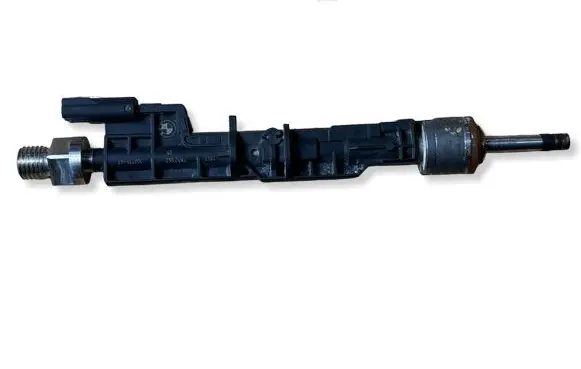 BMW 8 G16 Fuel injector 0261500485