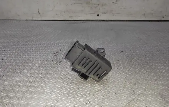 Volkswagen Transporter - Caravelle T5 Seat heating relay 1K0959772