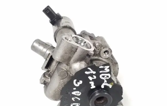Mercedes-Benz C W204 Power steering pump A0054668401