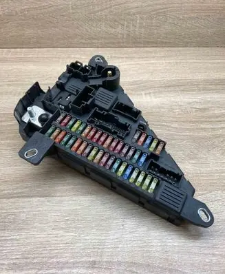 BMW 5 E60 E61 Fuse module 6906618 Used