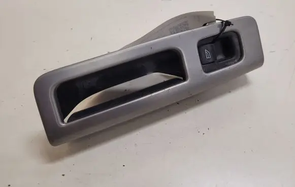 Volvo V50 Electric window control switch 8663813