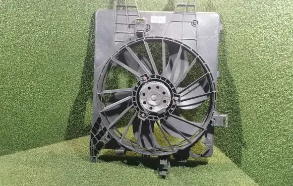 Renault Kangoo II Radiator cooling fan shroud 8200427466 8240550