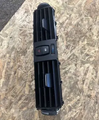 BMW 4 F32 F33 Dash center air vent grill 9218552