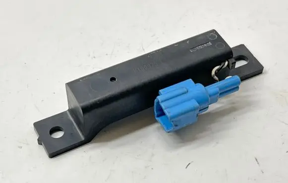 Nissan Juke I F15 Keyless system antenna H100925
